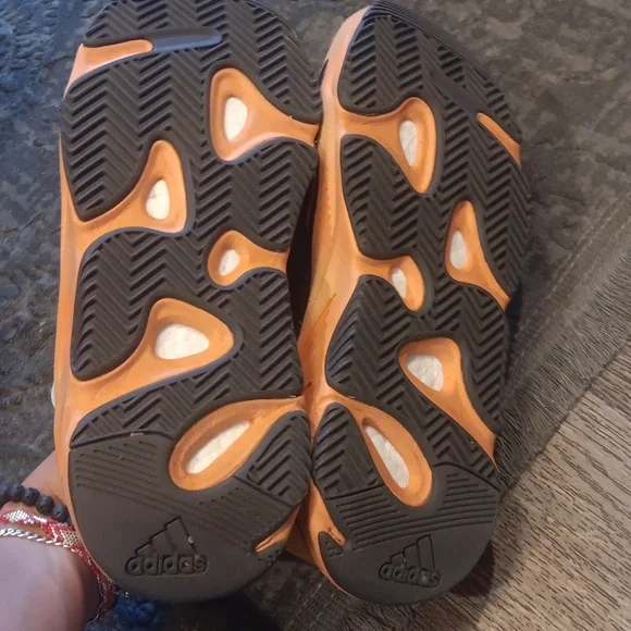 adidas Yeezy Boost 700 Sun Orange Black | 7 Men/9WMNS | GZ6984 - Picture 4 of 7
